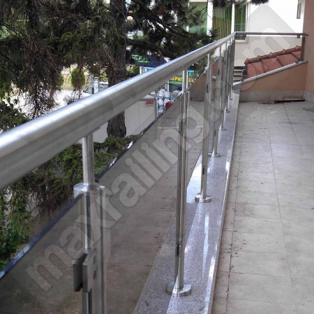 Парапети от инокс и стъкло